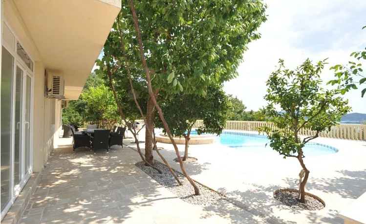 Breathtaking Villa with big pool and yard for sale in Tivat